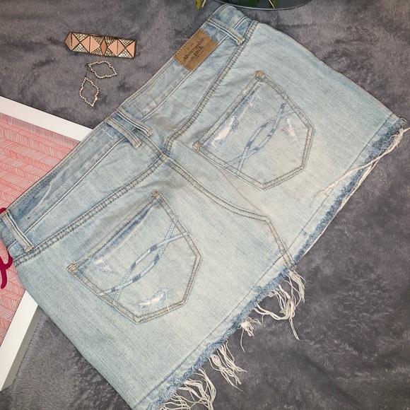 A&F denim mini skirt - Picture 2 of 7